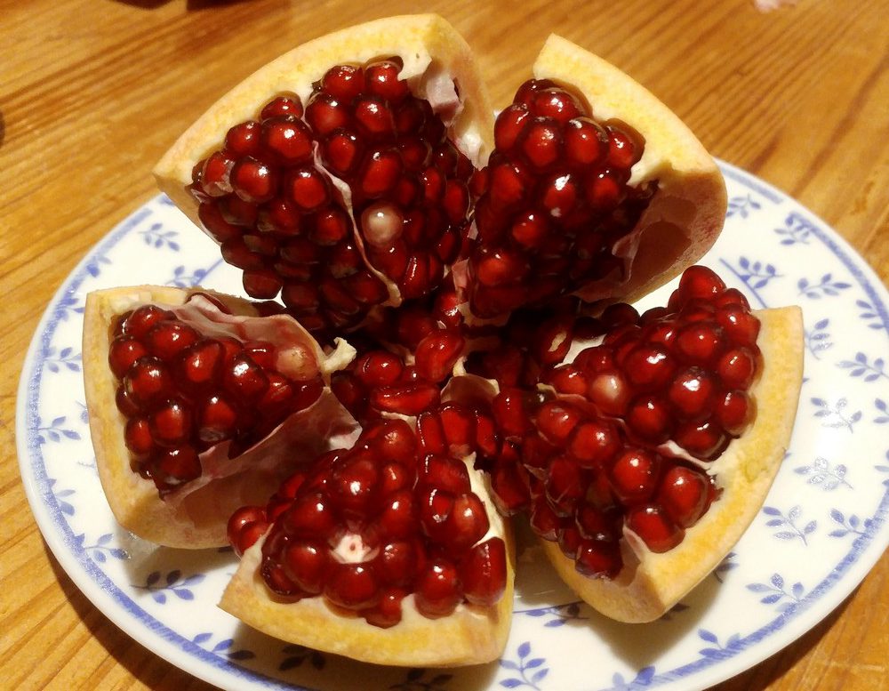 punica-seedless-opens