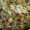 un plat de riz avec berberis